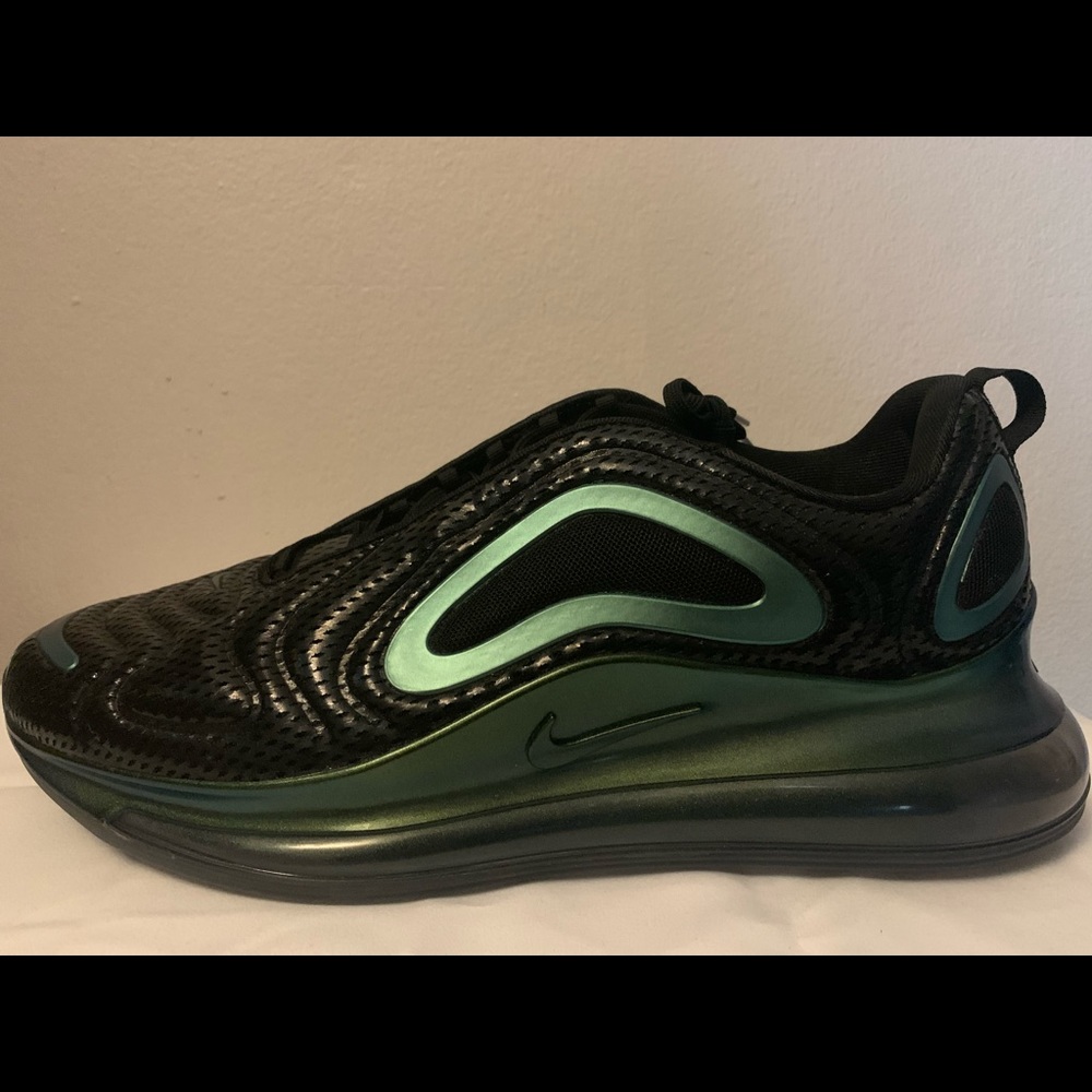 Nike Air Max 720 Size 14 Black Iridiscent Future